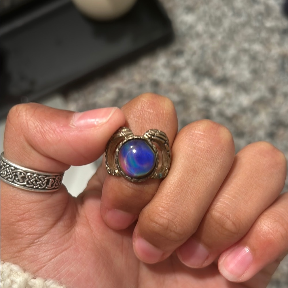 Elegant Silver Skull Heart Hands Warped Mood Ring